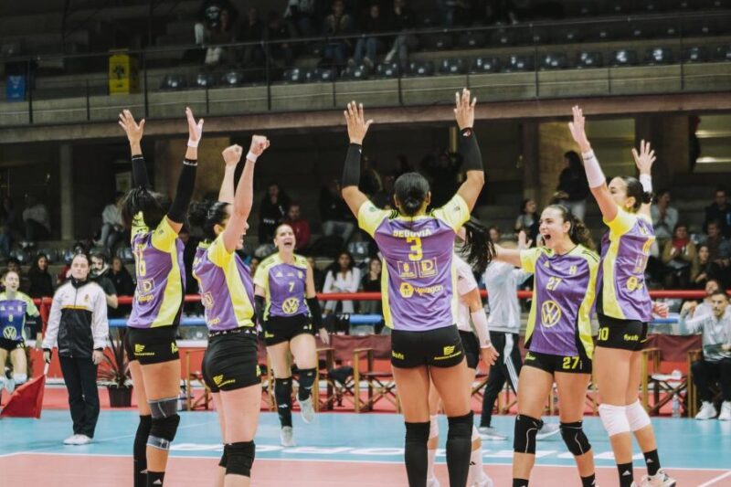 Défini les demi-finales de la Coupe Queen