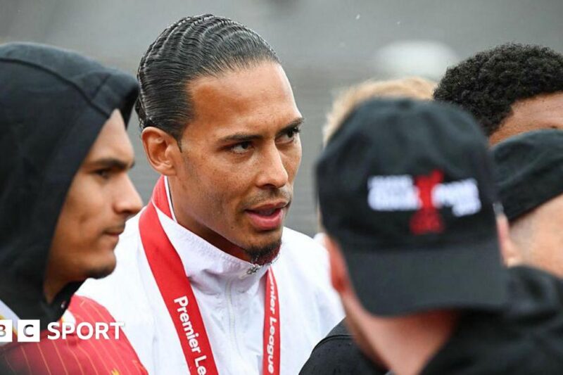 Crash du défilé de Liverpool: Virgil van Dijk “ priant '' pour les ventilateurs blessés