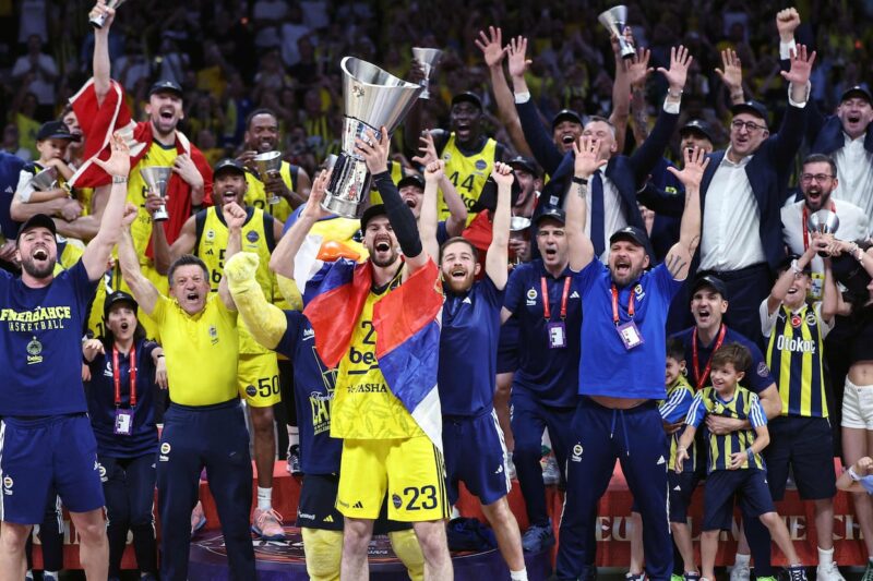 Le Fenerbahçe de Jasikevicius, champion d'Europe à Abu Dabi