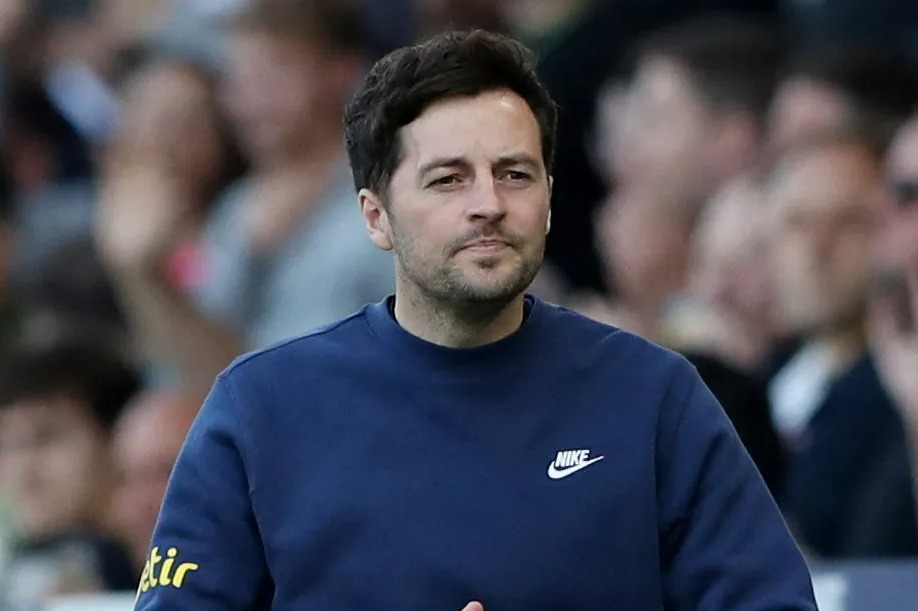 Club de championnat pour entretenir avec l'entraîneur de Tottenham, Ryan Mason