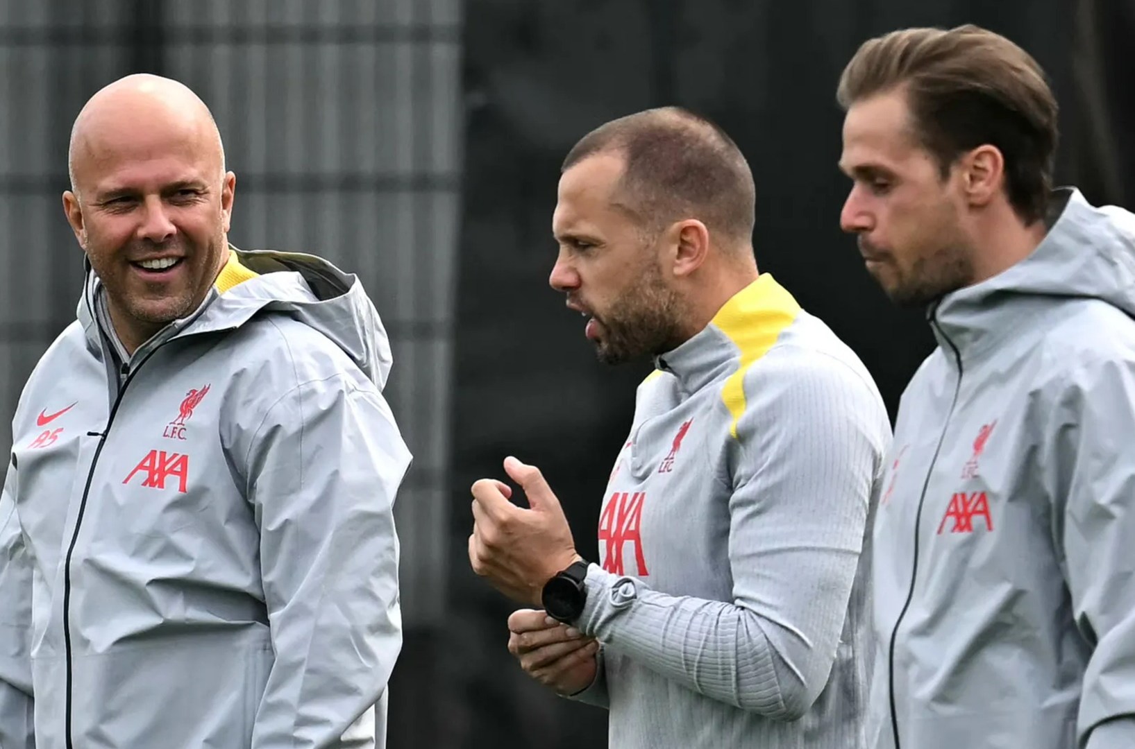 L'homme droit d'Arne Slot à quitter Liverpool après une seule saison alors qu'il tient des pourparlers avancés sur le meilleur emploi