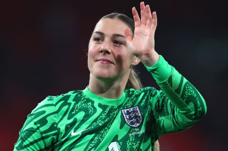 Le gardien de but de l'Angleterre Mary Earps a pris sa retraite du football international avec effet immédiat et manquera le championnat d'Europe de cet été