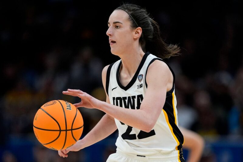 Caitlin Clark: La superstar émergente mène Iowa Hawkeyes à un match de championnat contre les Gamecocks de Caroline du Sud | News Basketball
