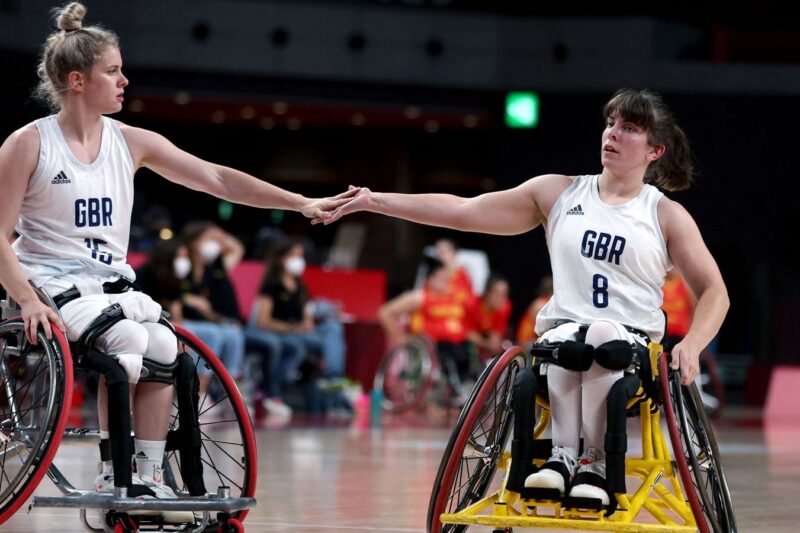 Mois de la fierté: Paralympiens Robyn Love et Laurie Williams sur la vie en tant que nouvelles mamans et représentant les athlètes handicapés LGBTQ + | News Basketball