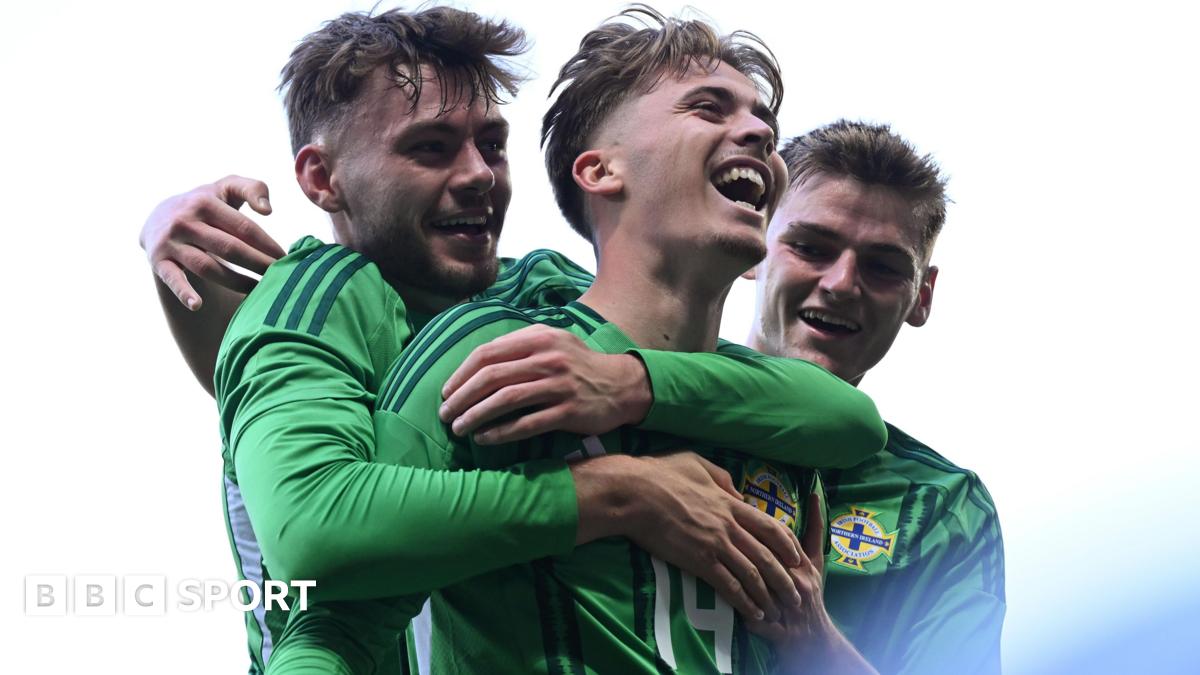 Irlande du Nord 1-0 Islande: les hôtes de dix hommes battent l'Islande grâce à la grève d'Isaac Price