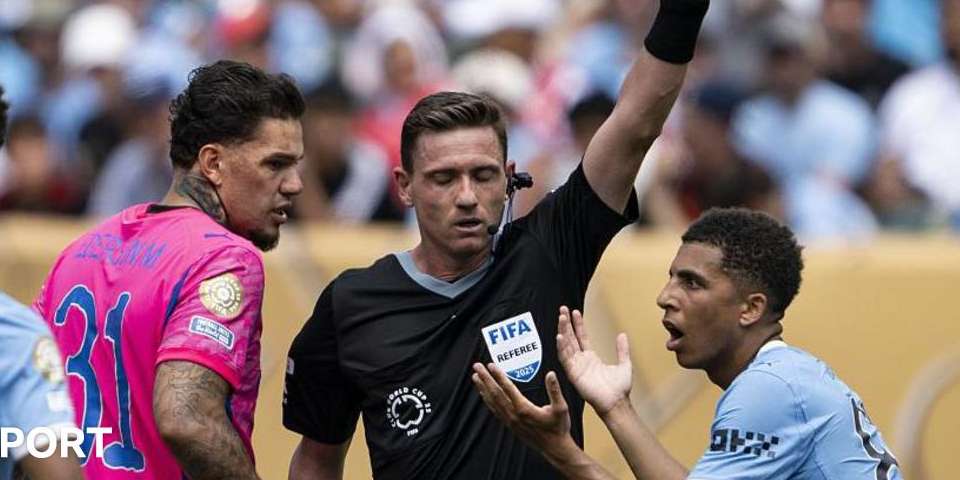 Lewis Rouge Card «inutile» – Guardiola