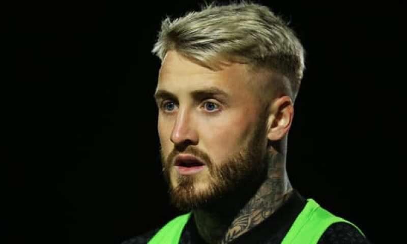 L'ancien Wigan Athletic, Barnsley, Rochdale, Hearts, Fulham, Shrewsbury Town, Scunthorpe United et Southend United Man rejoigne Bradford City