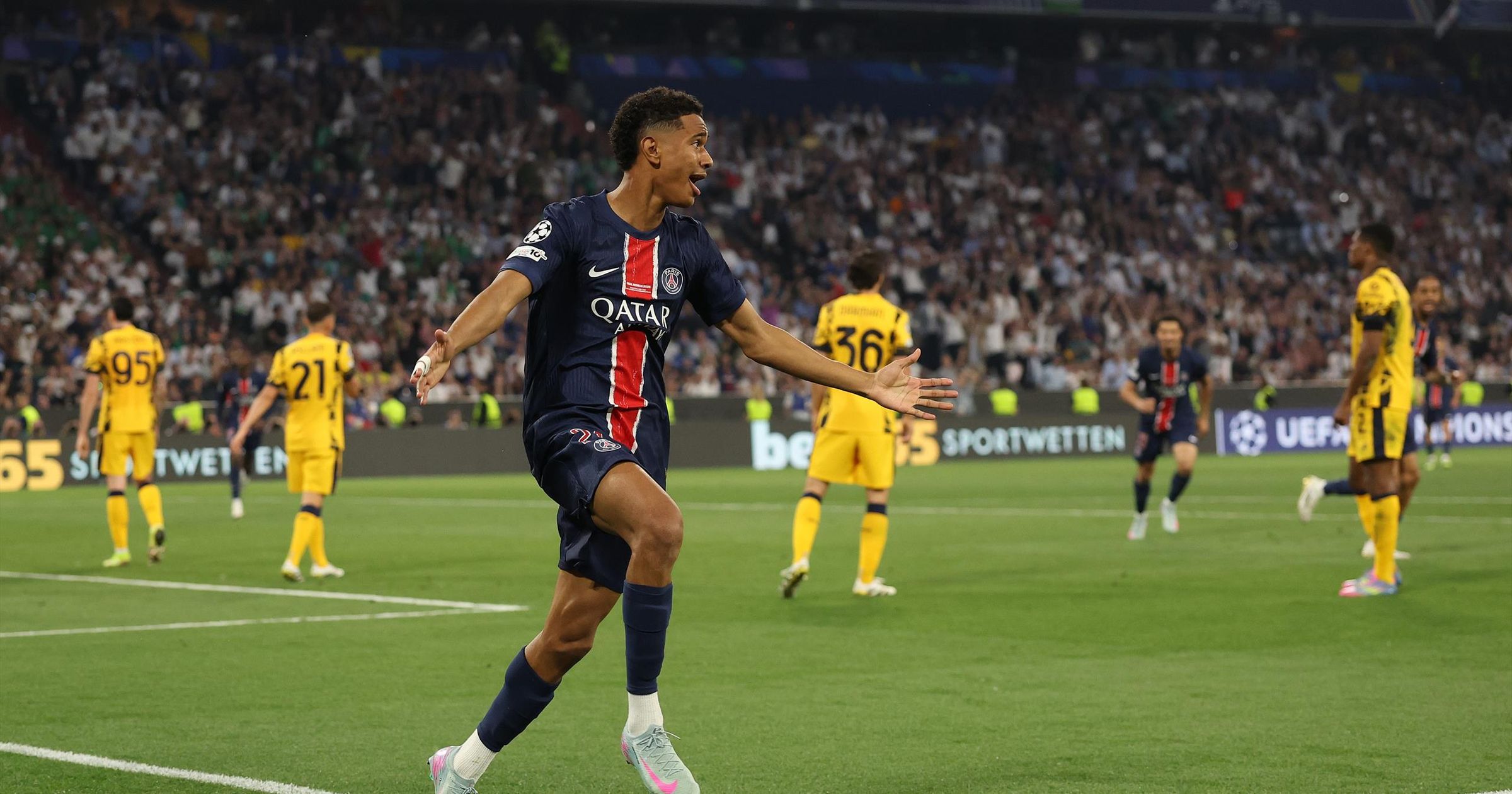 Ligue des champions, il ne peut pas croire qu'il a marqué! – L'Académie Mayulu marque le cinquième du PSG, 01: 16 | 9 heures