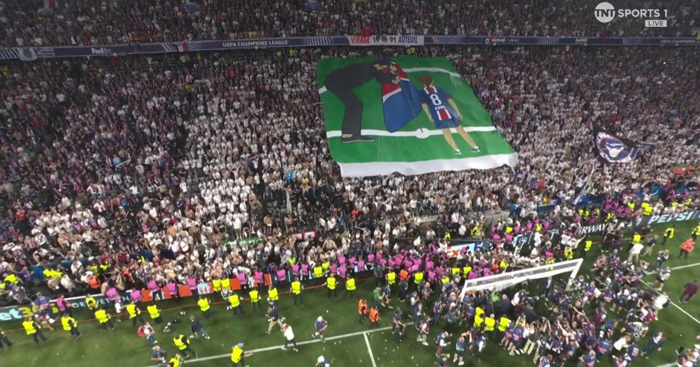 Les fans des champions Leaguepsg rendent hommage à la fille de Luis Enrique avec émotionnel Tifo00: 01: 53 | 6 heures
