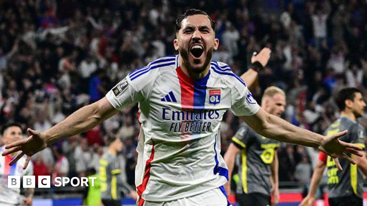Rayan Cherki: Manchester City Signe Lyon Attaquant le milieu de terrain pour 30,45 millions de livres sterling