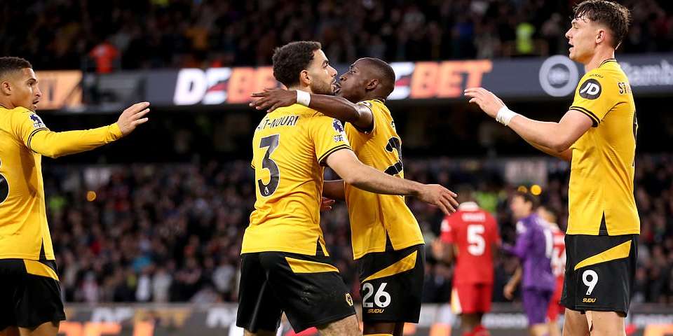 Premier League Defender set pour Manchester City Medical
