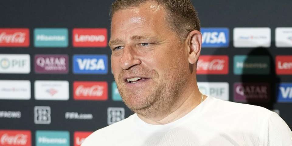Il est temps de faire les beignets? Max Eberl du Bayern Munich ayant du mal à s'adapter aux réveils précoces