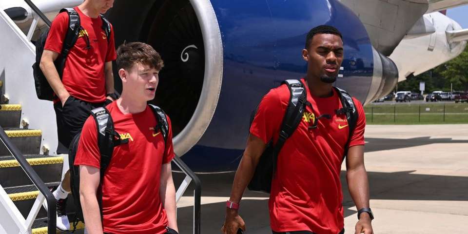 Liverpool Star illustré avec Target Reds Transfer Apble après avoir été repéré lors de la visite d'Anfield