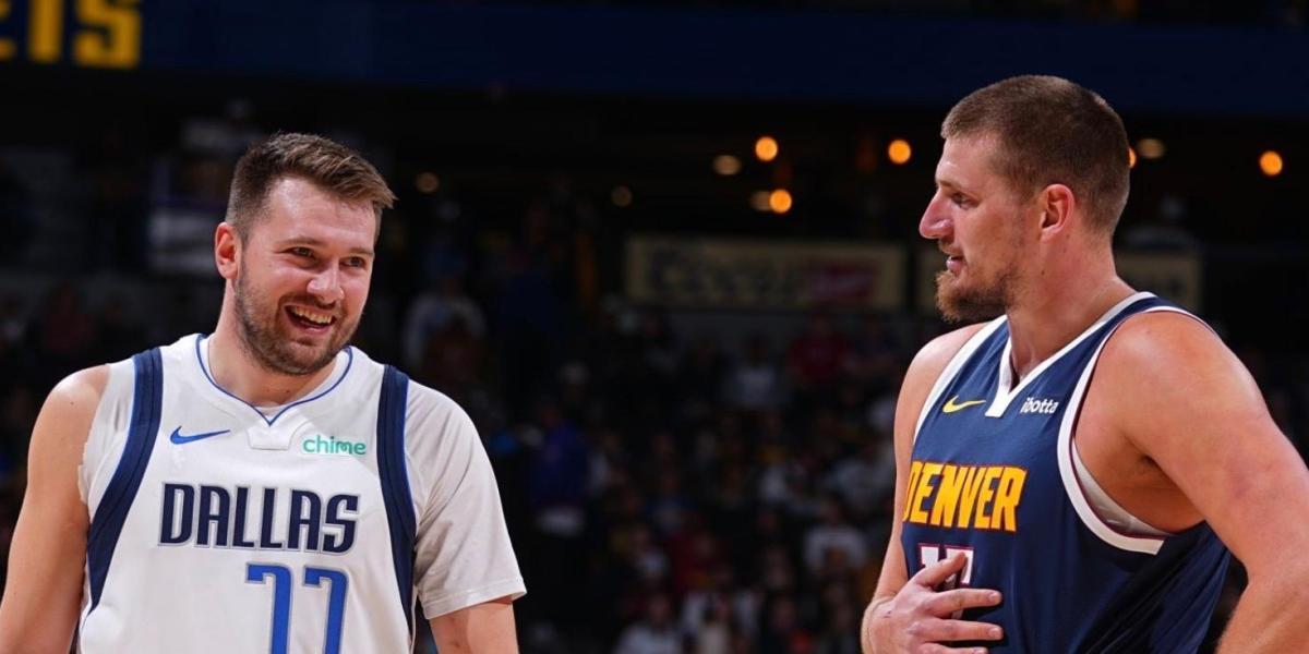 Le ventre qui a l'air triple MVP en vacances