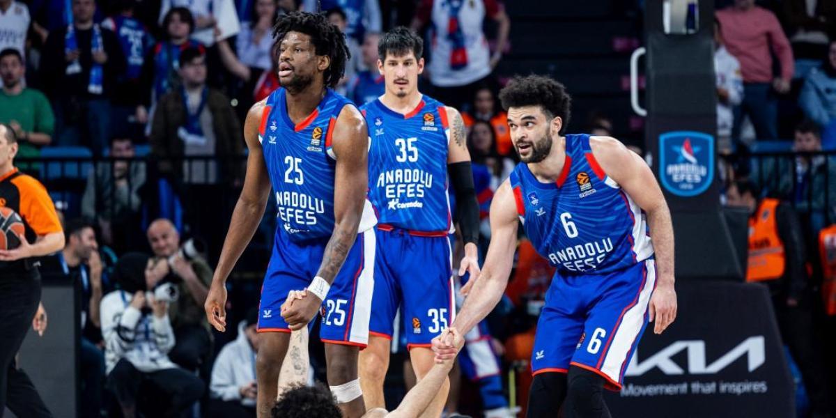 Le champion Eurocup, de pêche en masse dans les Efes Anadolu avec un coup d'État Talonario