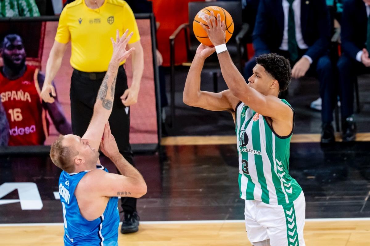 Hughes mène Betis à la finale pour la promotion et la phrase aux étudiants à sa cinquième année à l'extérieur de la ligue Enddesa