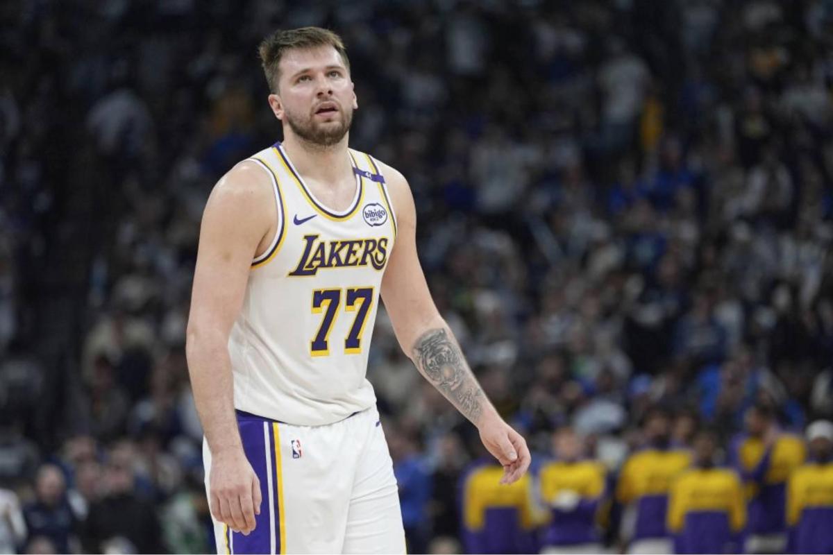 Un mythe NBA de 85 ans met les chaussures de Doncic pour critiquer son transfert: “Ce fut une énorme erreur”