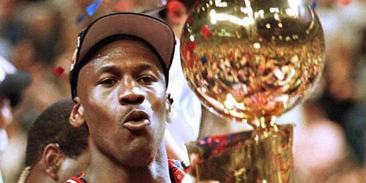 Controverse avec l'argent que Michael Jordan facturera en tant que commentateur de la NBA
