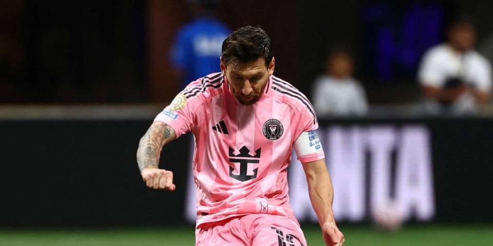 Lionel Messi marque avec un coup franc étonnant alors que Inter Miami bouleverse Porto