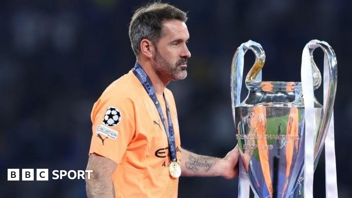 Man City: Scott Carson part après deux matchs et 11 trophées