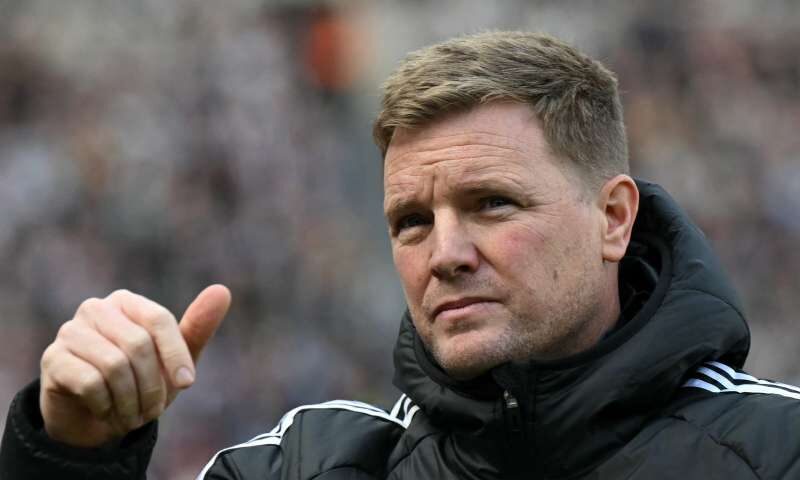 La star de Newcastle confirme qu'il parle à Eddie Howe au milieu des spéculations de transfert