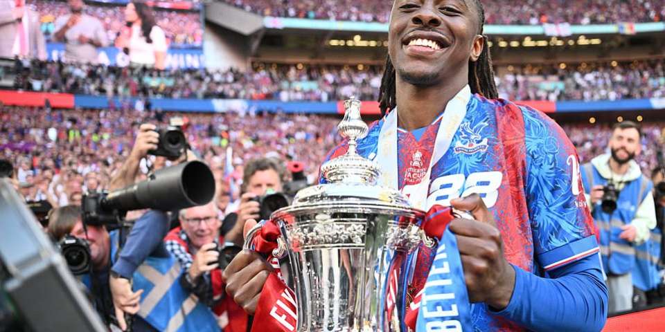 Ebelechi Eze brise le silence au milieu des craintes de la hache en Europe de Crystal Palace