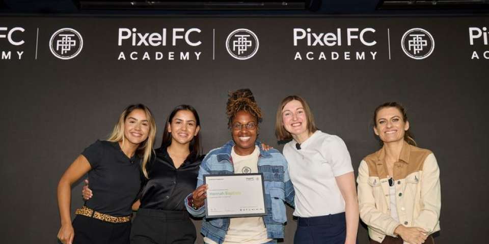 Lionesses Legend Karen Carney inspire la prochaine génération de femmes dans les médias sportifs