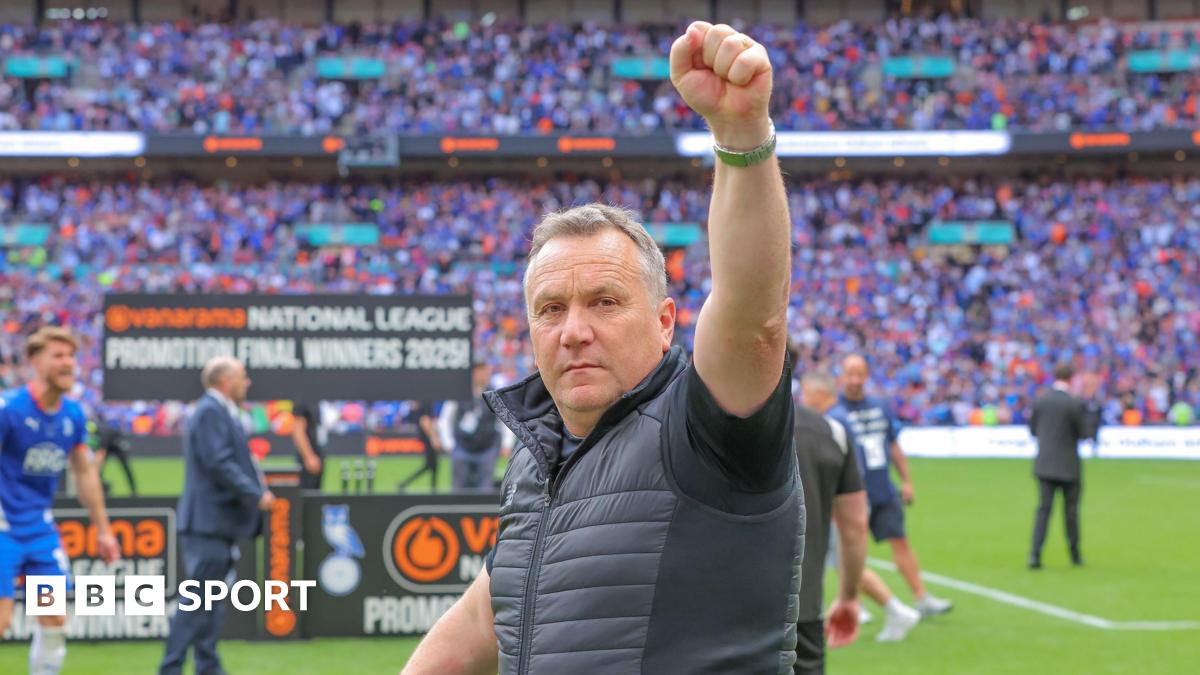 Oldham Athletic: le plaisir de Micky Mellon à la promotion pour les latiques «Monster»