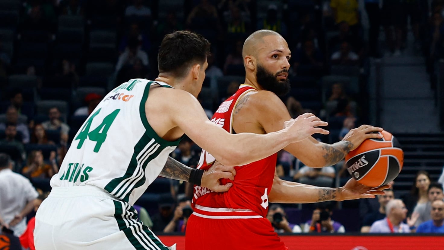 Gestes obscènes, trois expulsés et Victoria del Olympiacos