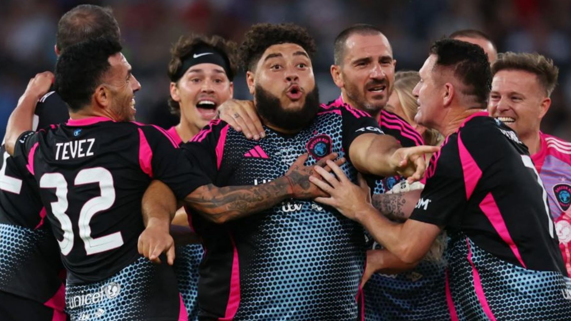 Soccer Aid 2025 Résultat en direct: Carlos Tevez marque quatre et Big Zuu obtient le vainqueur tardif en tant que World Xi Seal Stuple Turning Around