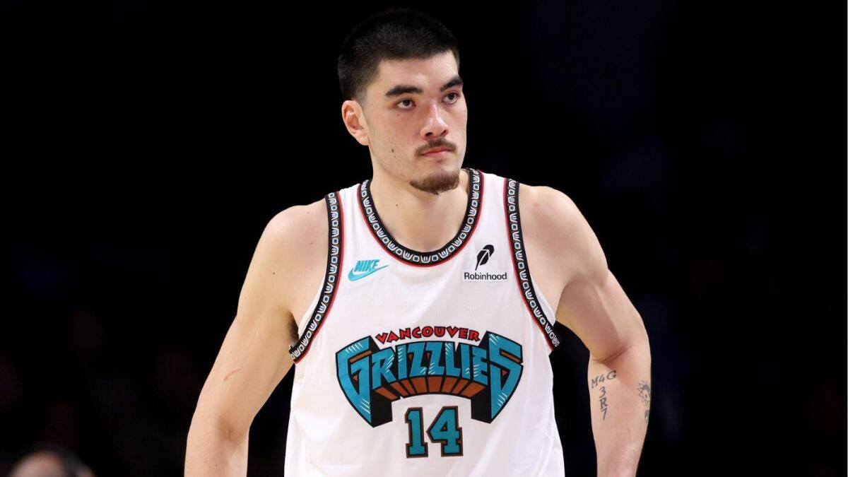 Grizzlies Center Zach Edey a cité pour conduire 101 mph, fait face à une charge de conduite imprudente dans l'Indiana