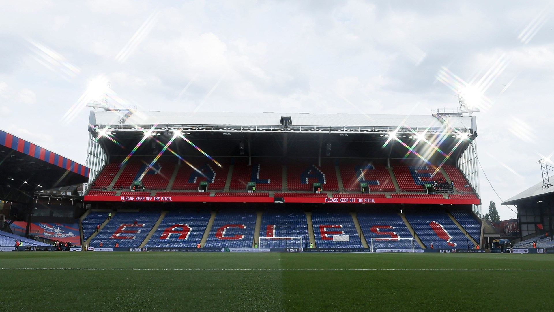 Le copropriétaire de Crystal Palace cherche à racheter John Textor alors que la décision de la Ligue Europa se profile