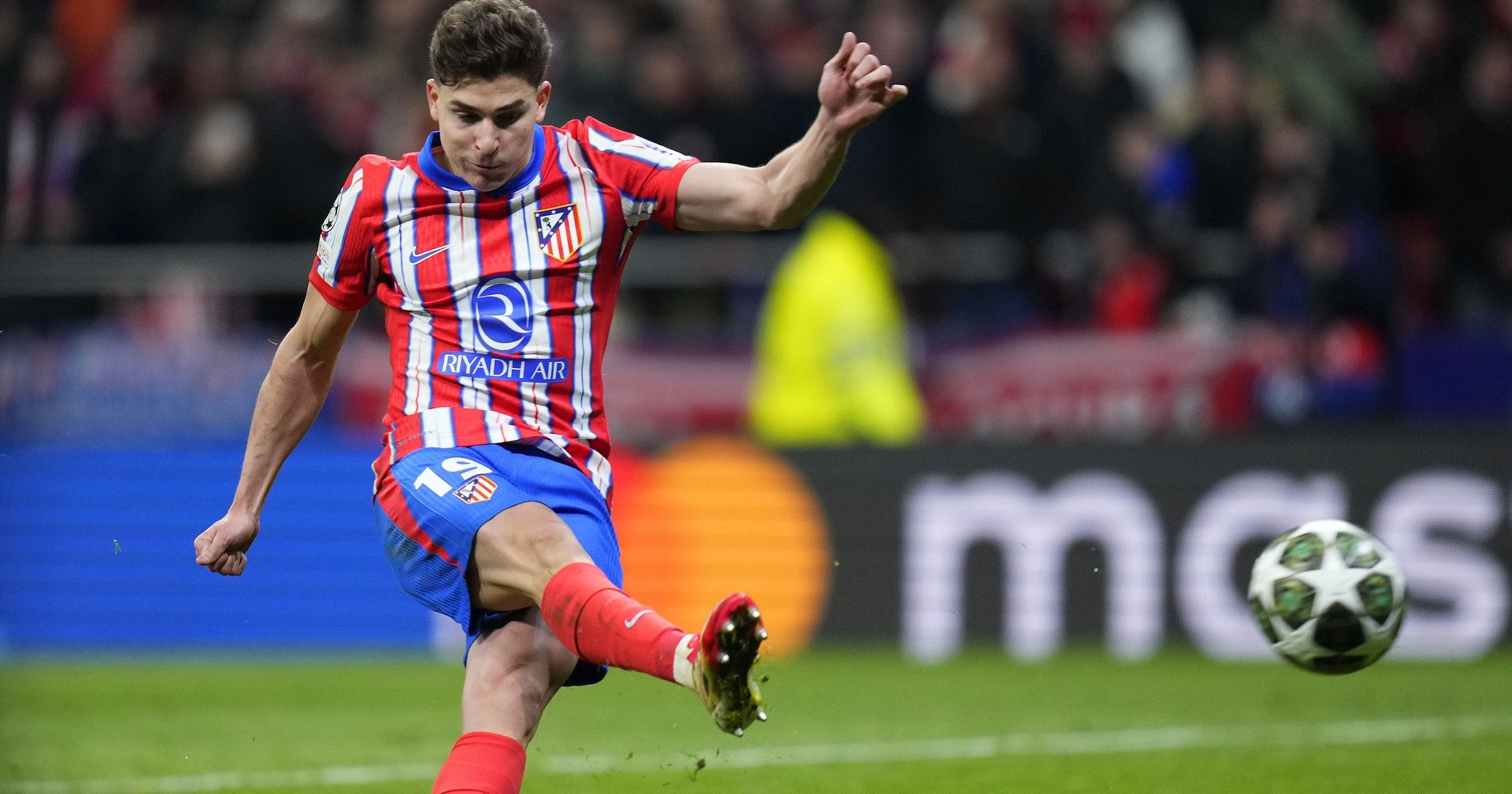 Comment les règles de fusillade de pénalité changeront-elles? Les autorités du football répondent à la controverse de la pénalité de Julian Alvarez dans l'Atletico Madrid v Real Madrid Clash