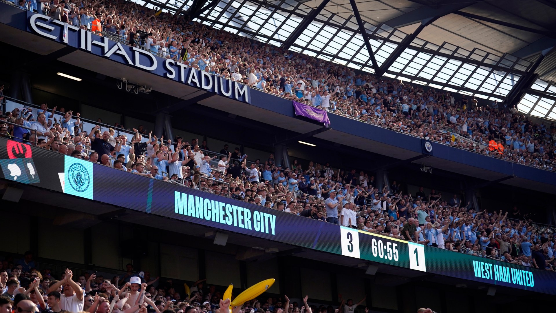 Man City City Bicking prix jusqu'à 43% en victoire massive pour les fans après des années ou contre la protestation et dix ans de hausse