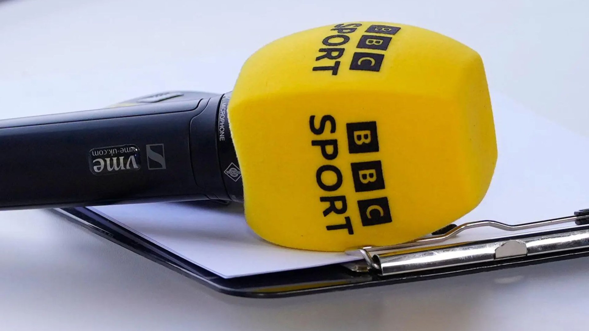 L'ancien expert du football de la BBC a interdit de conduire pendant six mois après avoir été surpris en train de faire du rythme dans sa Mercedes