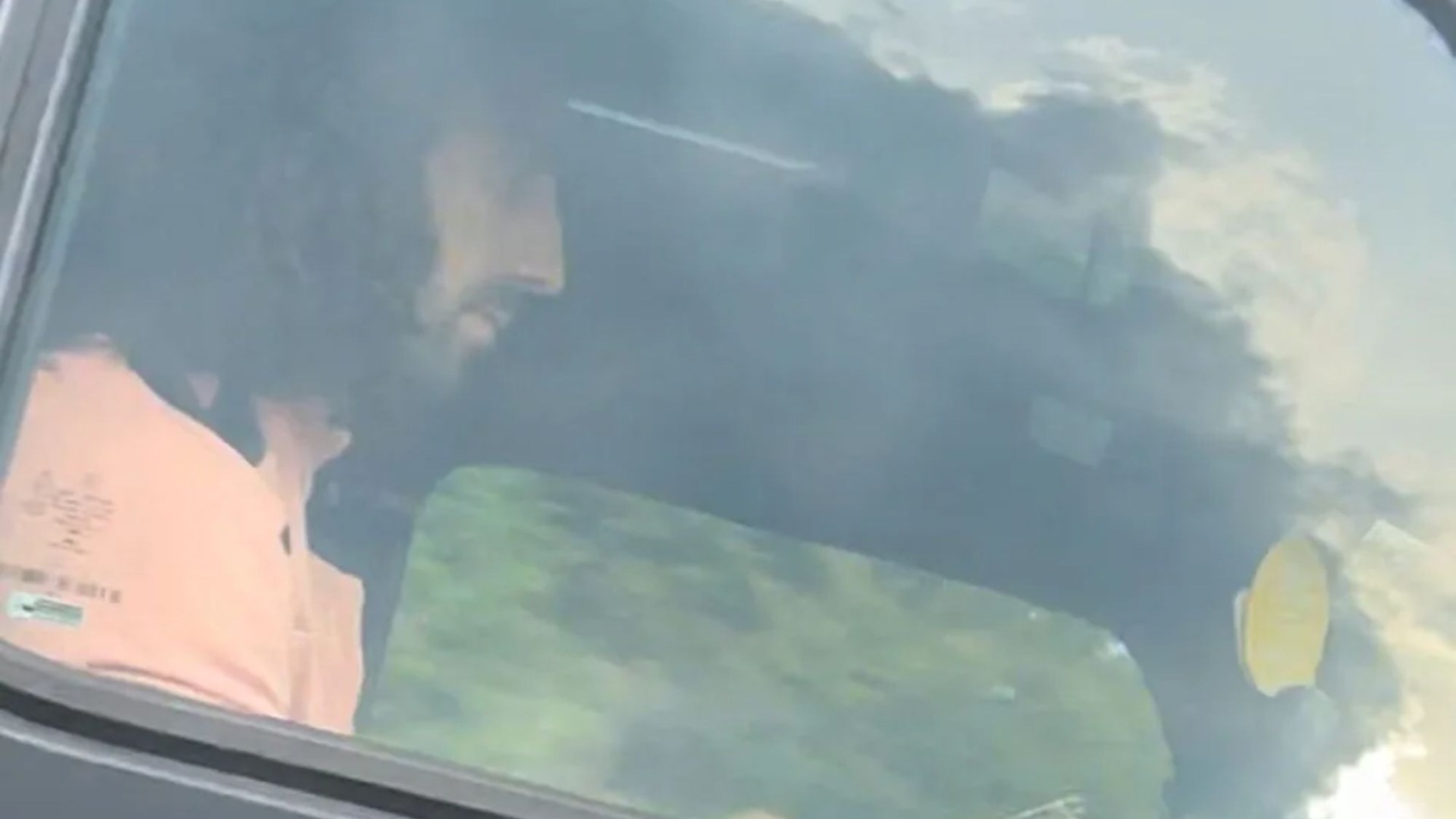 Moment Chelsea Ace Marc Cucurella utilise le mobile tout en conduisant Mercedes G-Wagon car il a vu “ traverser la route ''