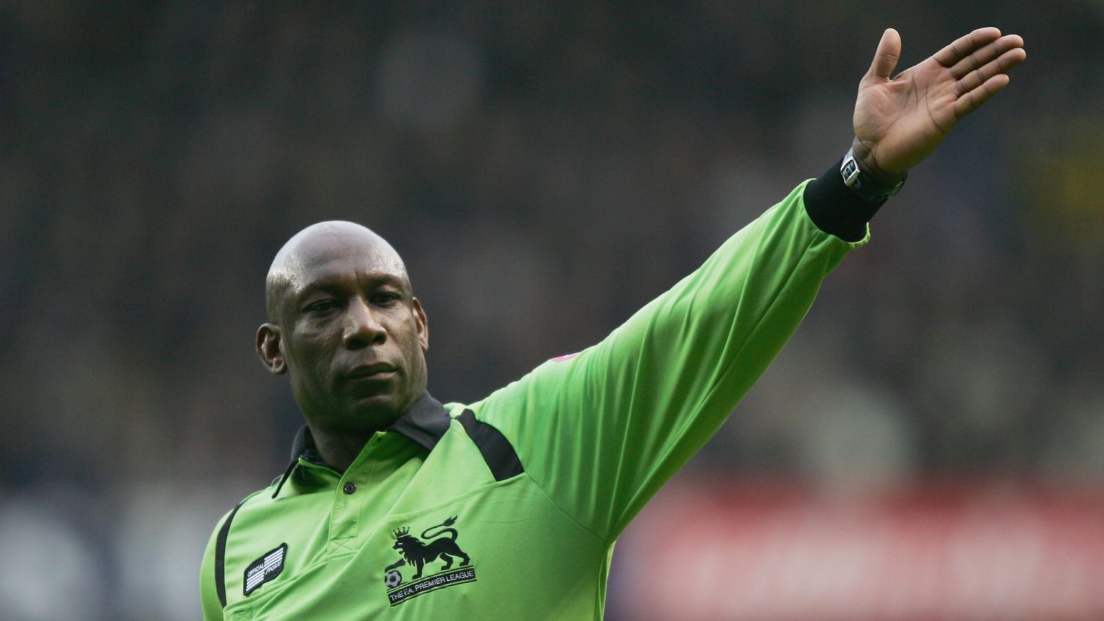 Uriah Rennie, premier arbitre noir de la Premier League, décède à l'âge de 65 ans alors que les hommages ont payé au fonctionnaire de «pionnière» | Nouvelles de football