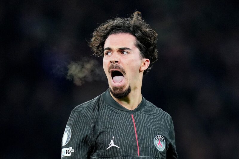 Champions LeagueWatch: Vitinha grabs equaliser for PSG with WONDERFUL strike00:01:02|16 minutes ago