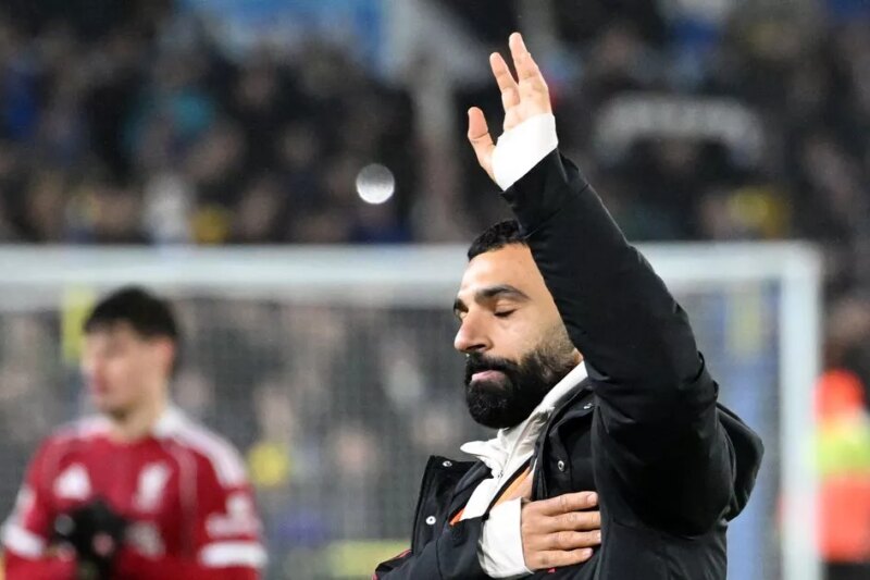 Mohamed Salah sent pitch to leave Liverpool and snub Saudi millions amid Arne Slot fallout