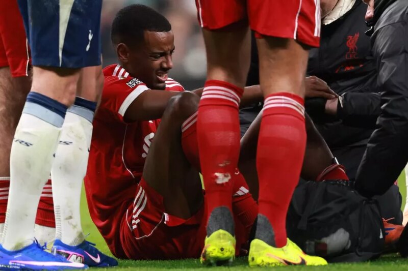 Alexander Isak breaks silence after Liverpool leg break with injury admission
