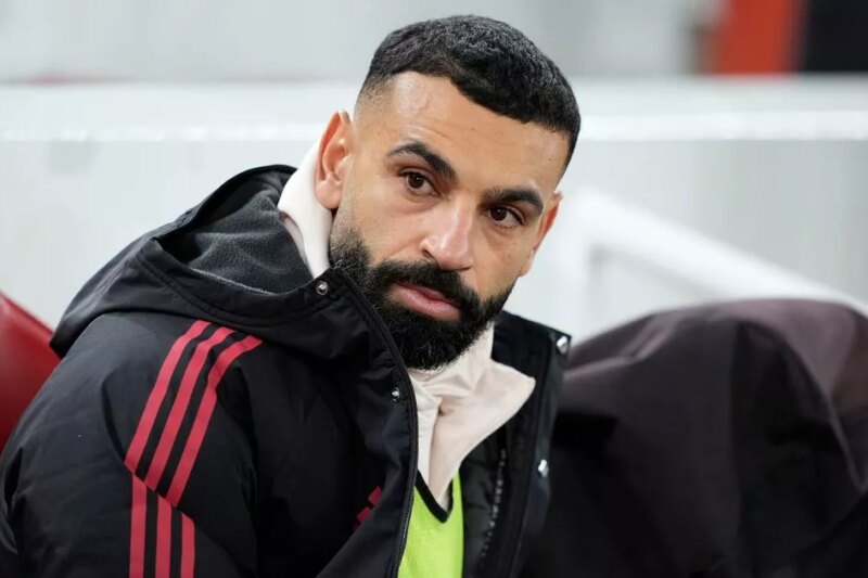 Mohamed Salah gets explosive offer that will make Liverpool bosses very nervous