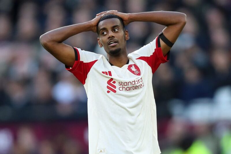 Liverpool line-ups for Tottenham as Alexander Isak and midfield decisions made