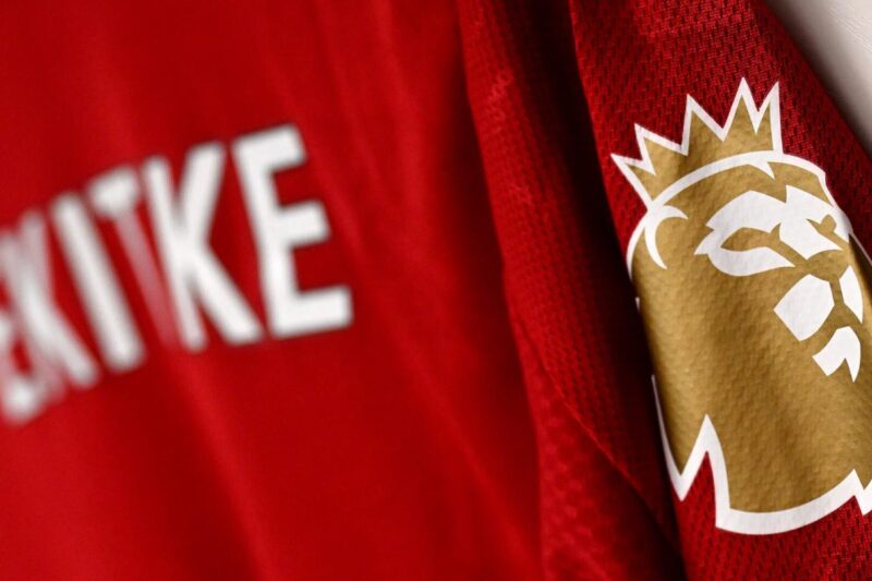 Which kit will Liverpool be wearing against Tottenham Hotspur?