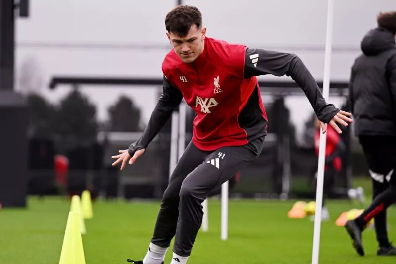 ‘I have better options’ – Arne Slot makes honest admission over Calvin Ramsay’s Liverpool prospects