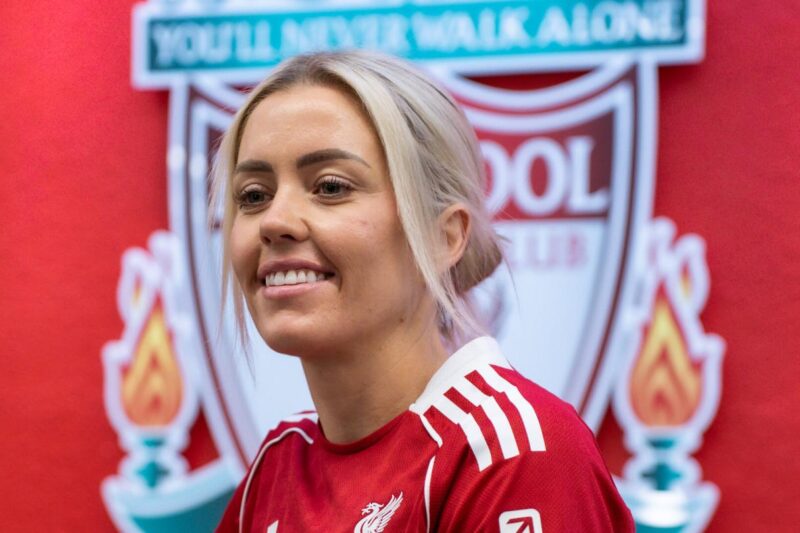 Signing gallery: Denise O’Sullivan seals transfer to LFC Women