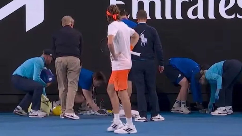 1_australian-open-clash-delayed-ballkid-1052803535.jpg
