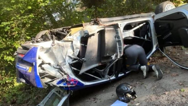 1_Jos-Verstappens-wrecked-car.jpg